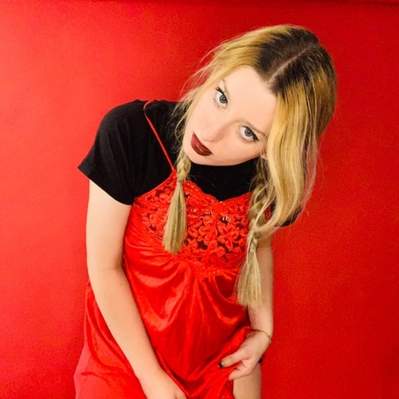 Meet your Posher, Hannah - Picture 1 of 2